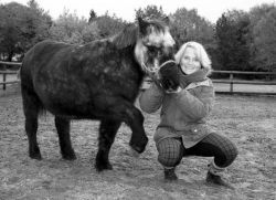 Vereinschchefin Glinda Spreen und Madame Nou - Foto: KJRFV