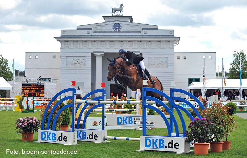 Einer der Höhepunkte in der Redefiner Turniergeschichte: der Mecklenburger Hengst Chacco-Blue und Andreas Kreuzer - Foto: Schroeder